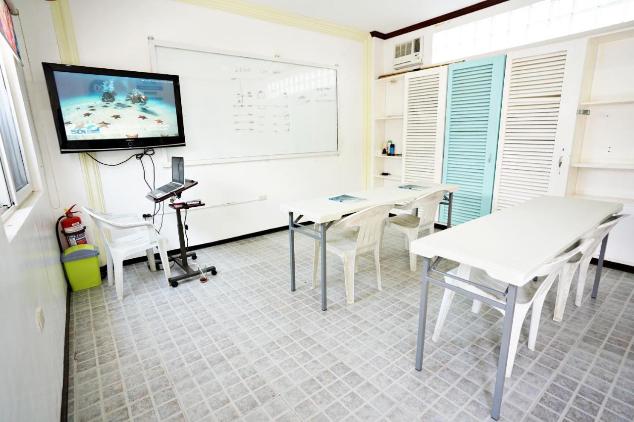 Club Hari Dive Resort Moalboal Exterior photo